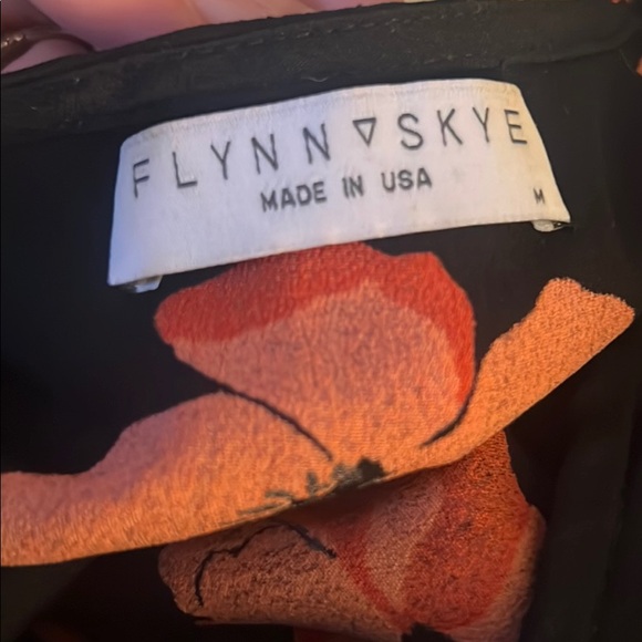 Flynn Skye Top - Picture 2 of 3